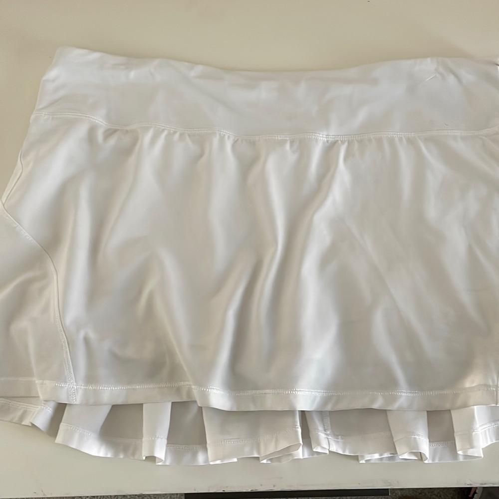 Lululemon white tennis skirt